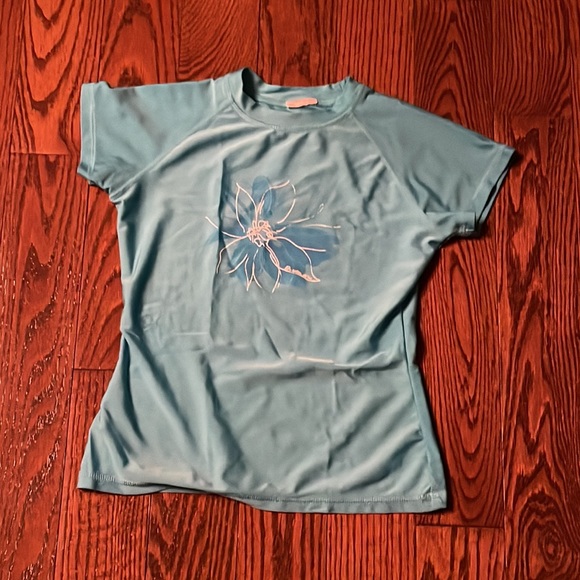 19 pieces of swimwear! Great swim shirts for when it’s very sunny outside! - Picture 8 of 13